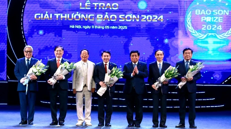 Đồng hành, khích lệ các nhà khoa học phát huy tài năng trí tuệ, đóng góp cho Tổ quốc