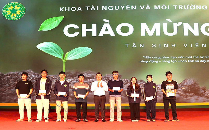 Khoa Tài nguyên và Môi trường, Học viện Nông nghiệp Việt Nam chào đón tân sinh viên K70: Khát vọng từ những mầm xanh tri thức