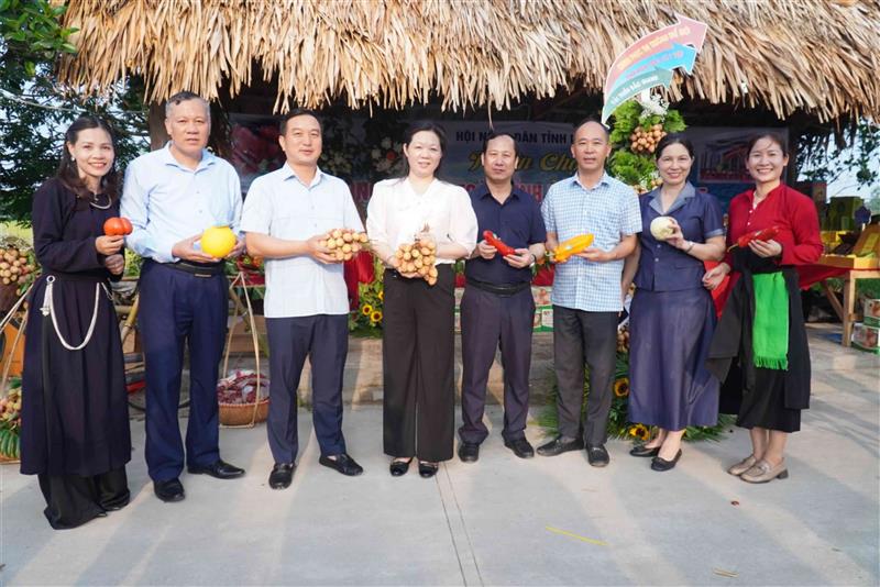 Nông sản OCOP Bắc Ninh hút khách tại chợ phiên an toàn 2025