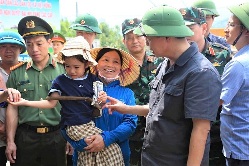 Phó Thủ tướng Trần Hồng Hà làm việc về công tác khắc phục thiệt hại cơn bão số 10 tại Lào Cai