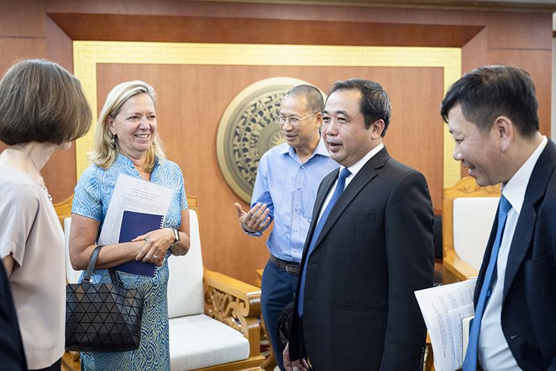 Quyền Bộ trưởng Bộ Nông nghiệp và Môi trường Trần Đức Thắng tiếp Giám đốc quốc gia Ngân hàng thế giới