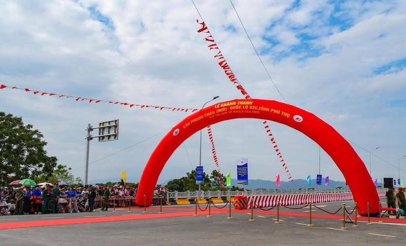 Thủ tướng Chính phủ dự lễ khánh thành cầu Phong Châu mới