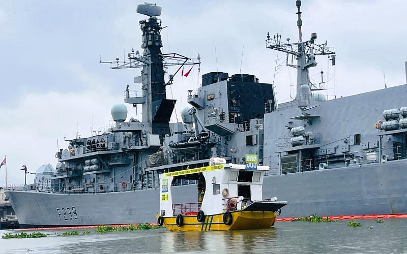 Trung tâm SOS đảm nhiệm trực ứng phó sự cố môi trường cho chiến hạm HMS Richmond tại TP. Hồ Chí Minh