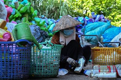 Lo ngại ở làng thu gom và sơ chế rác thải lớn nhất Hà Nội