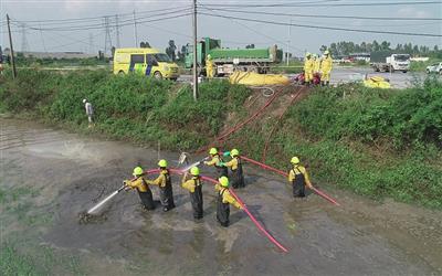 Nhiều khó khăn trong việc khắc phục sự cố tràn dầu, gây ô nhiễm môi trường