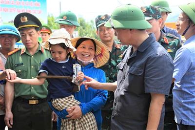 Phó Thủ tướng Trần Hồng Hà làm việc về công tác khắc phục thiệt hại cơn bão số 10 tại Lào Cai