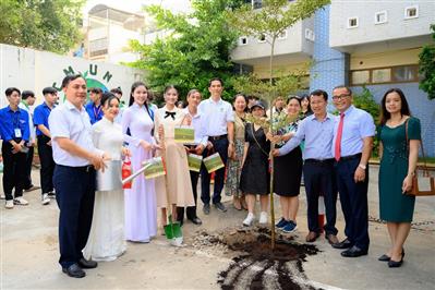 Phủ xanh trường học theo Chiến dịch “Triệu cây xanh vì môi trường Quốc gia”