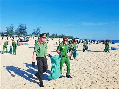 Ra quân Chiến dịch 'Hãy làm sạch biển - Nói không với rác thải nhựa'