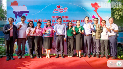 Sáu cá thể sếu đầu đỏ đã được đưa về Vườn quốc gia Tràm Chim