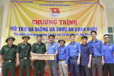 Thanh Hóa: Hỗ trợ gà giống và thức ăn chăn nuôi thiết thực hướng về biển đảo