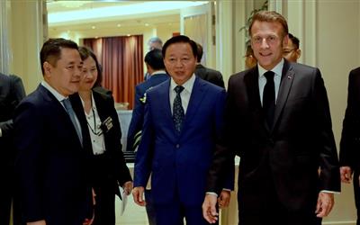 Tổng thống Pháp Emmanuel Macron làm việc với Phó Thủ tướng Trần Hồng Hà về lĩnh vực chuyển đổi năng lượng