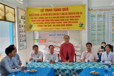 Trao tặng quà cho bệnh nhân Bệnh viện Tâm thần Tiền Giang