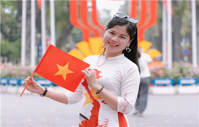 Hà Nội: Không khí kỷ niệm 50 năm Ngày Giải phóng miền Nam được lan tỏa khắp các tuyến phố