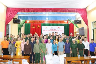 Viện Nghiên cứu Phát triển Nữ Doanh nhân Quốc tế tổ chức chương trình “Tặng quà tri ân gia đình thương binh - liệt sĩ” tại xã Văn Chấn - Lào Cai